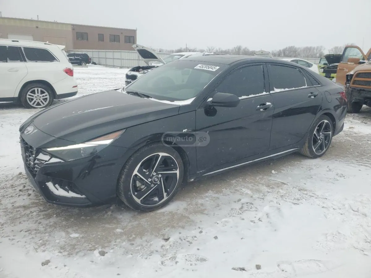 Hyundai Elantra - фото 1