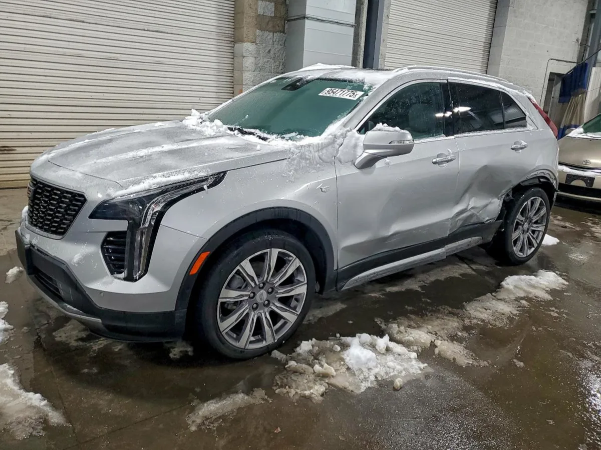 CADILLAC XT4 - фото 1