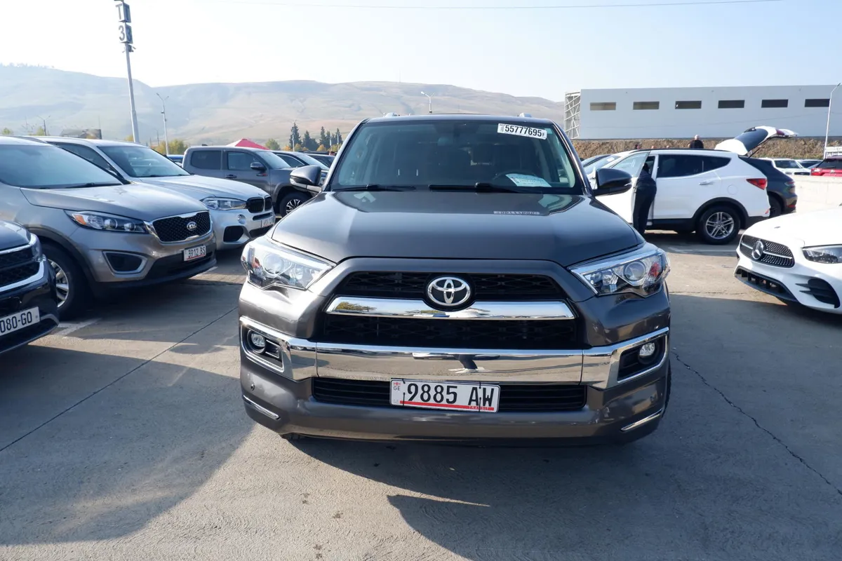 Toyota 4runner - фото 1
