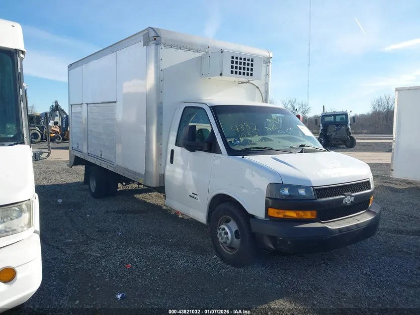 CHEVROLET EXPRESS CUTAWAY 4500 VAN - фото 1