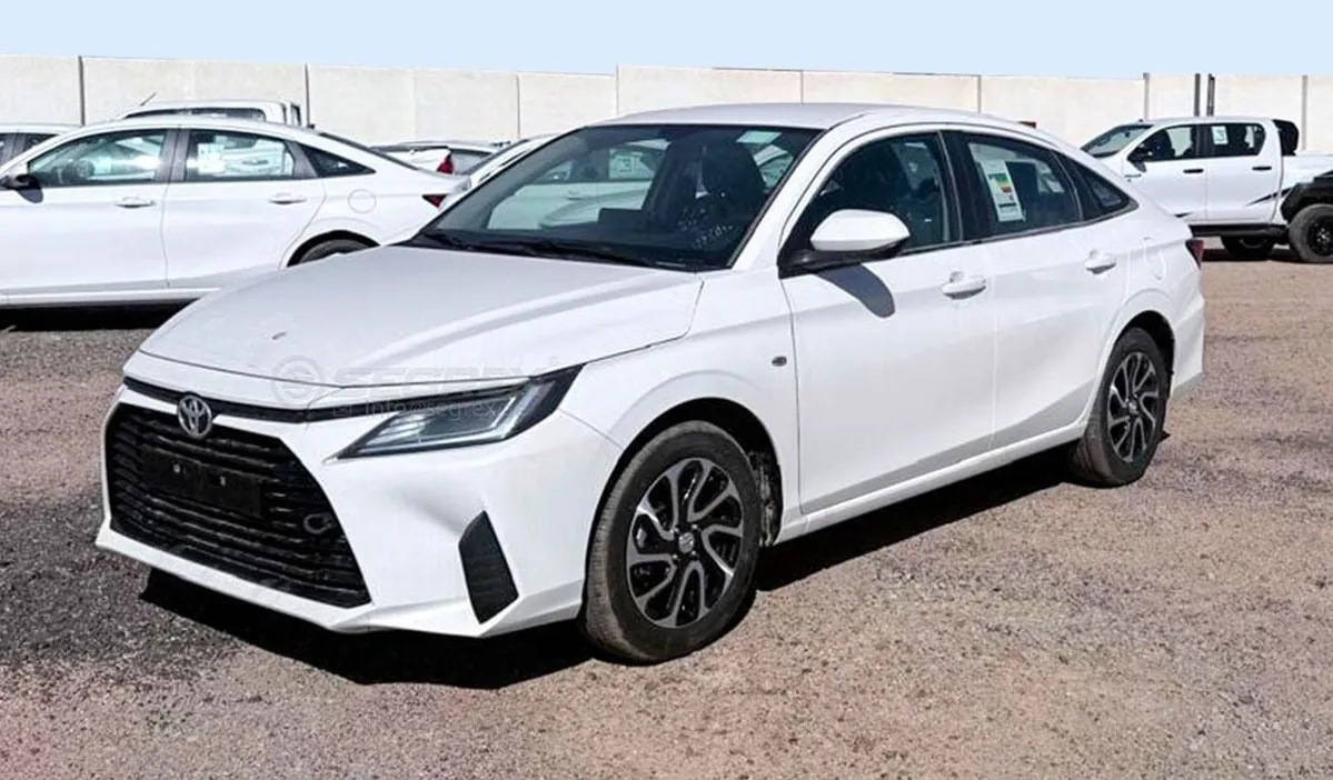 Toyota Yaris - фото 1