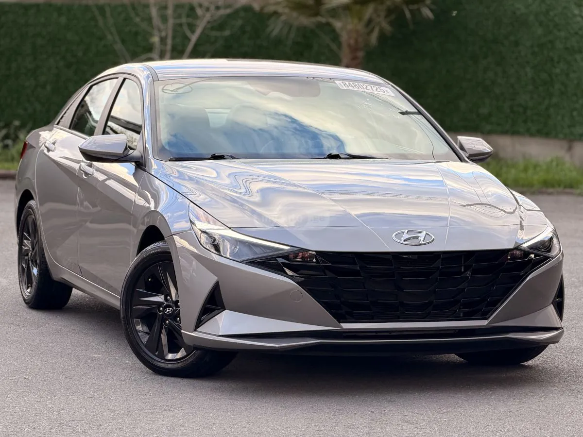 Hyundai Elantra - фото 1