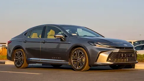 Toyota Camry - фото 1