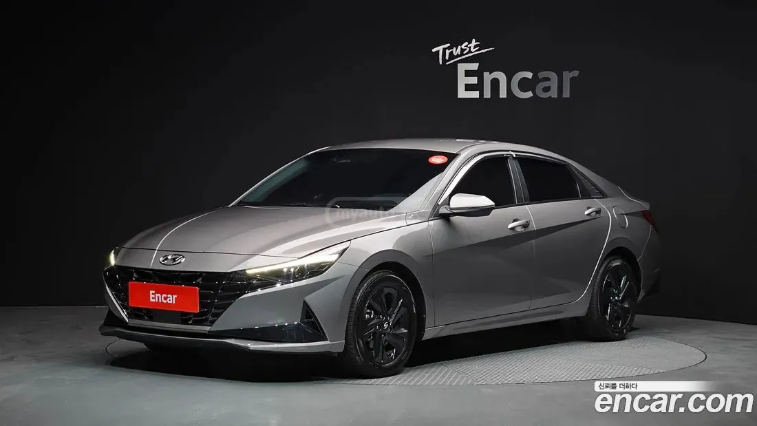 Hyundai Elantra - фото 1