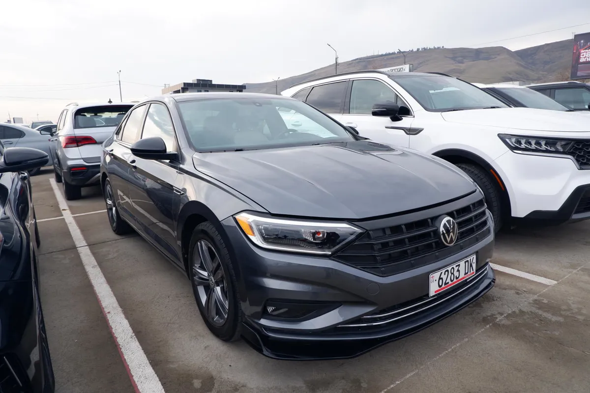 Volkswagen Jetta - фото 1