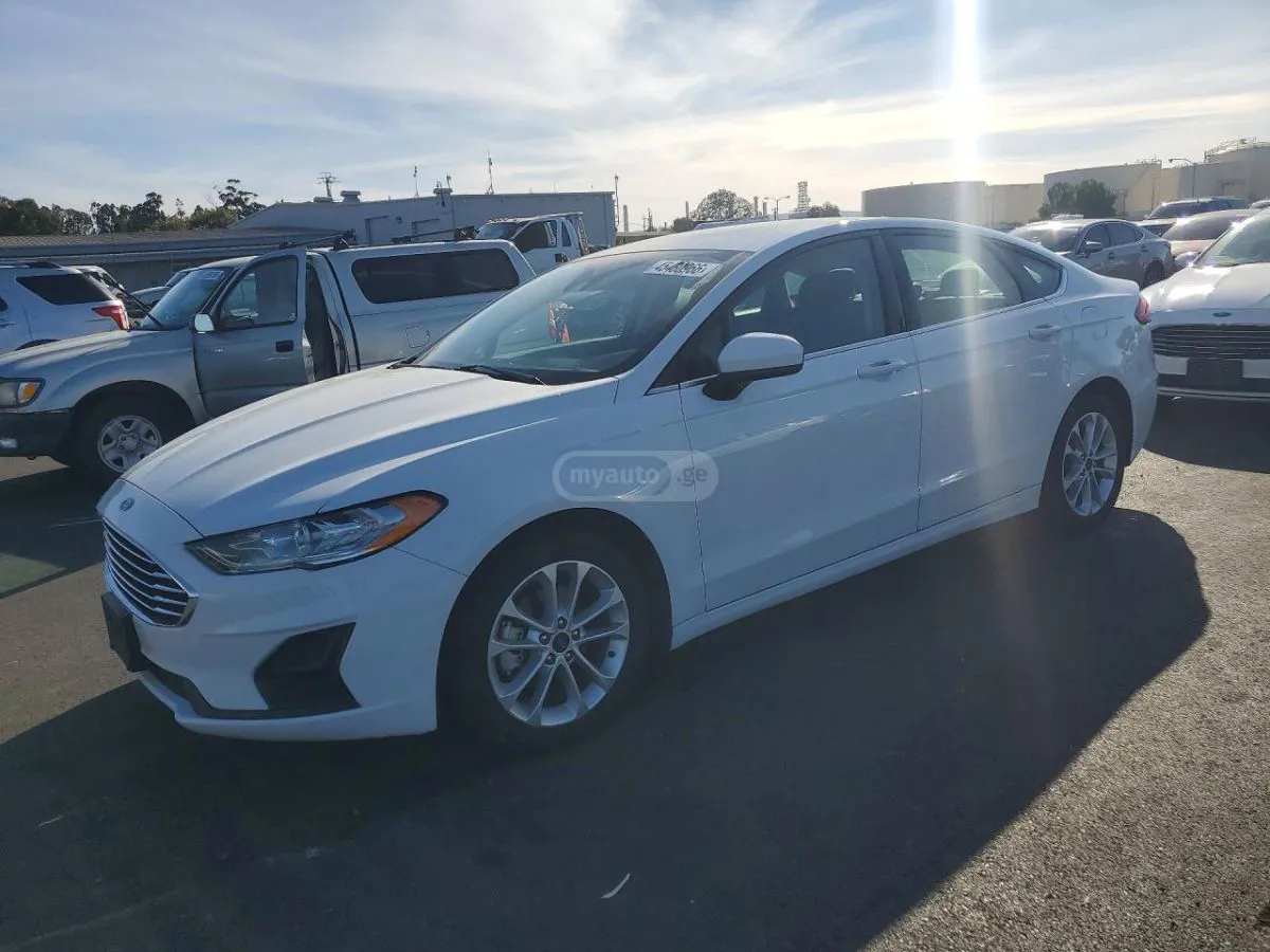 Ford Fusion - фото 1