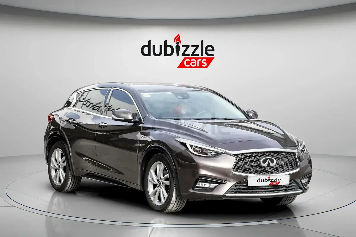 Infiniti Q30 - фото 1