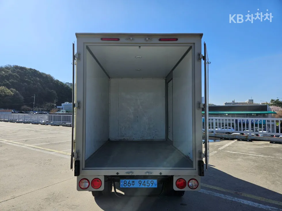 Kia 더 뉴 봉고3 EV 내장탑차 1톤 하이 킹캡 초장축 GL - фото 1