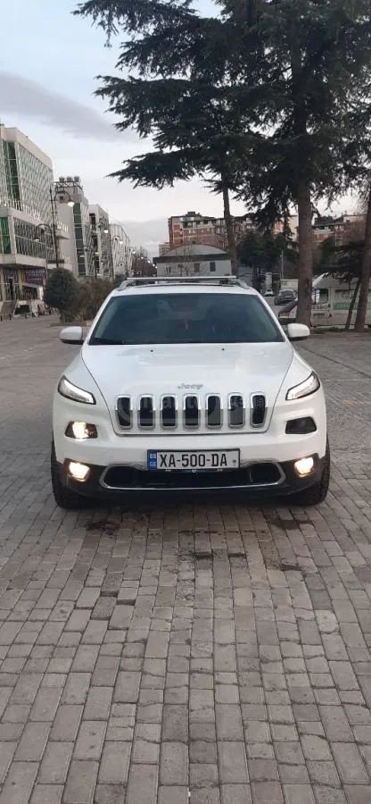 Jeep Cherokee - фото 1