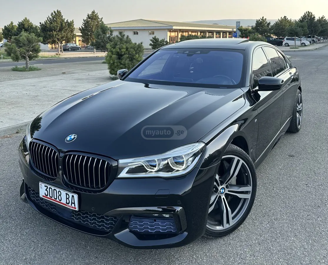 BMW 750 - фото 1