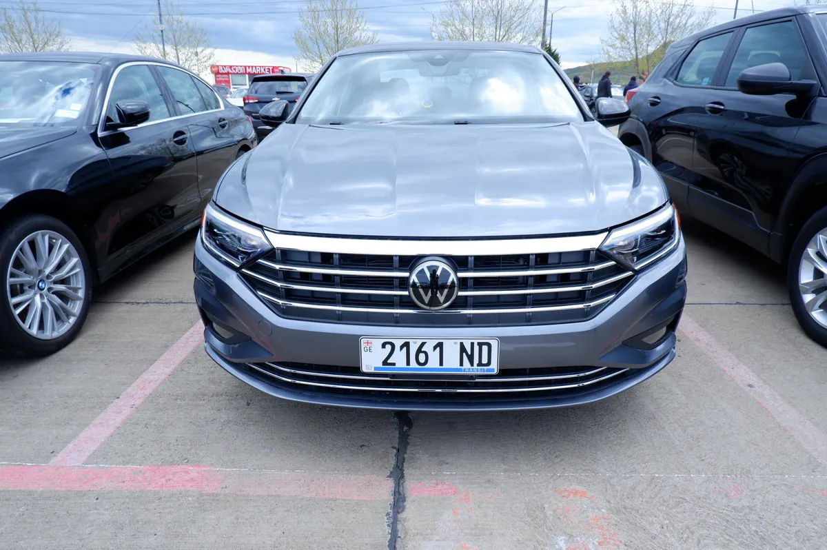 Volkswagen Jetta - фото 1