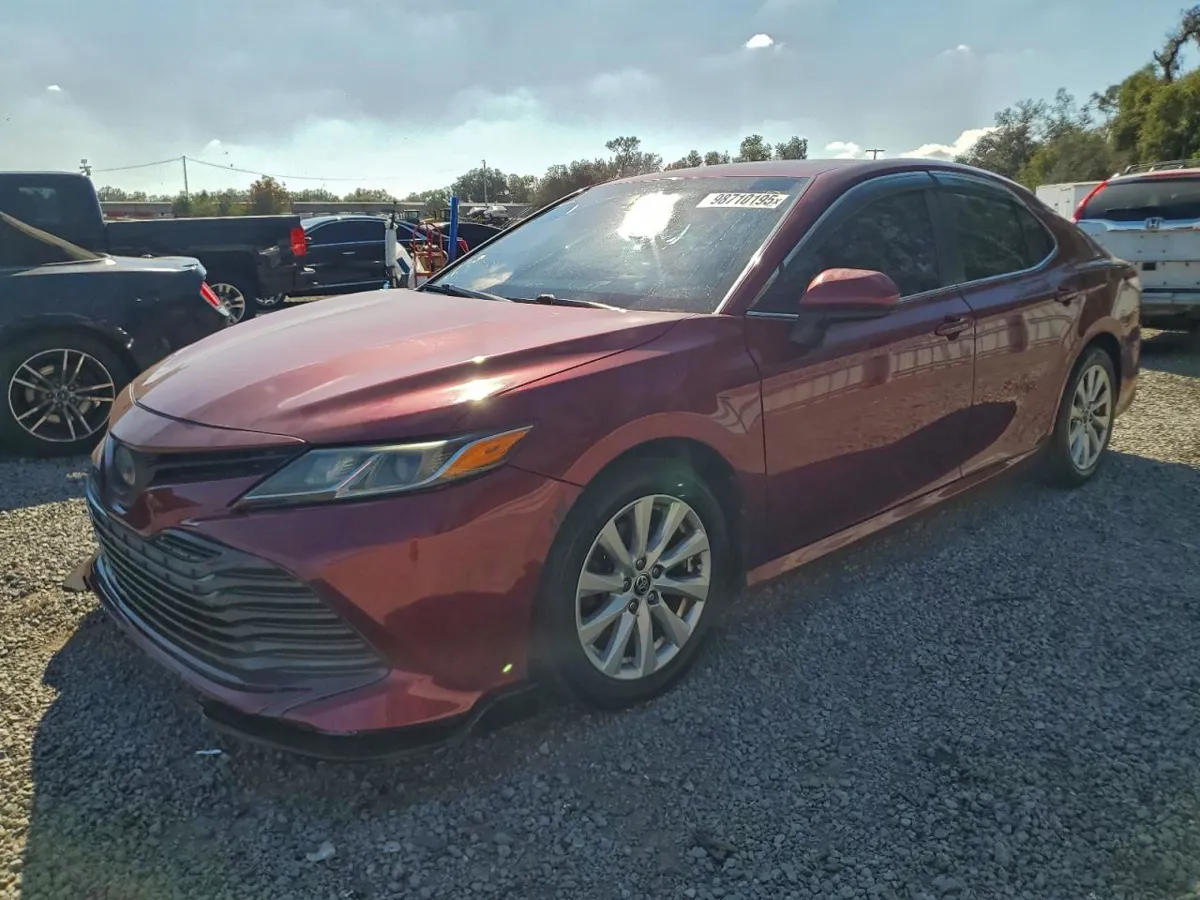 TOYOTA CAMRY - фото 1