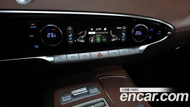 Genesis GV70 - фото 1