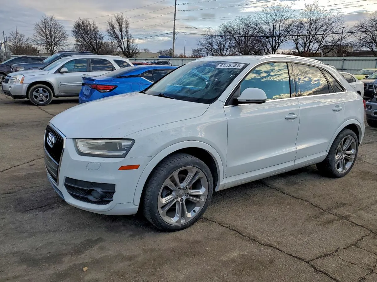 AUDI Q3 - фото 1