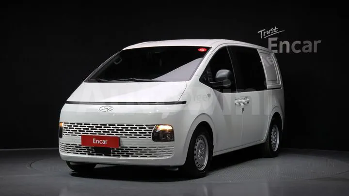 Hyundai Staria - фото 1