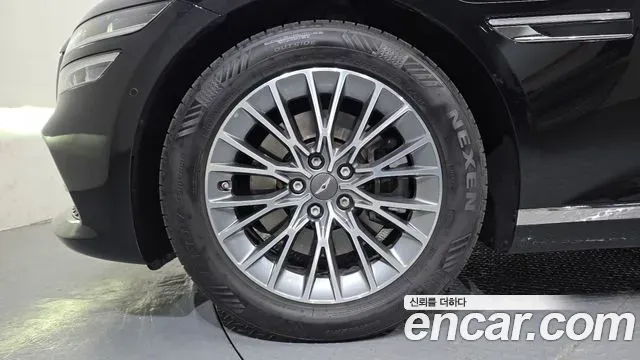 Genesis G80 - фото 1