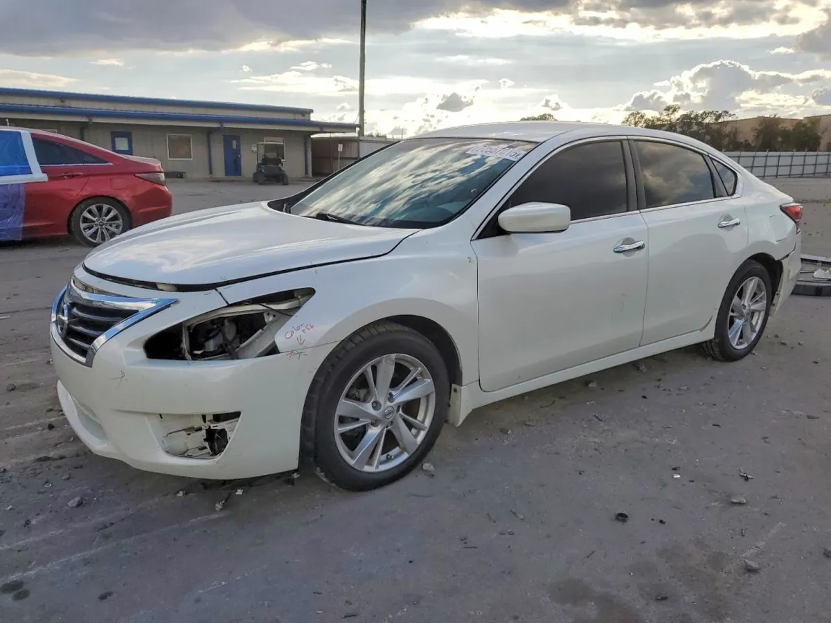 NISSAN ALTIMA - фото 1