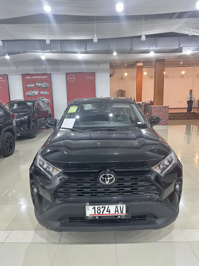 Toyota RAV 4 - фото 1