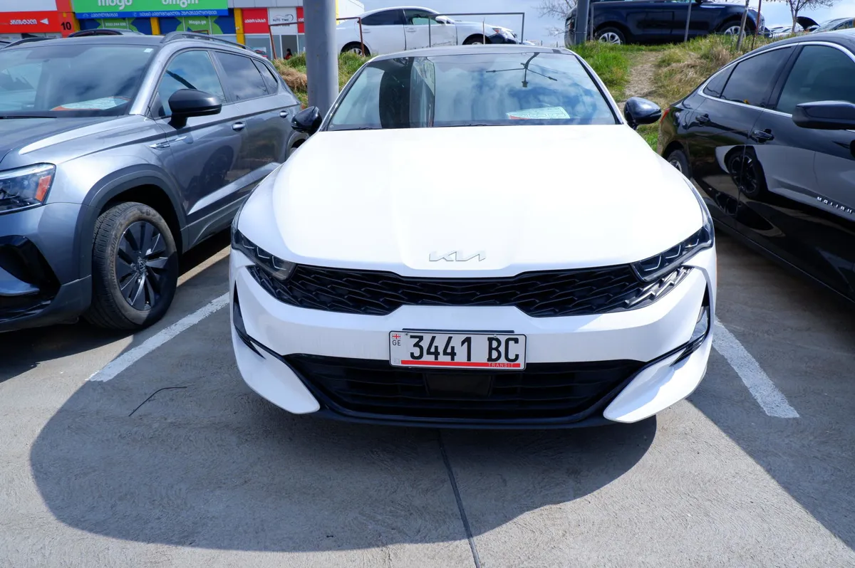 Kia K5 - фото 1