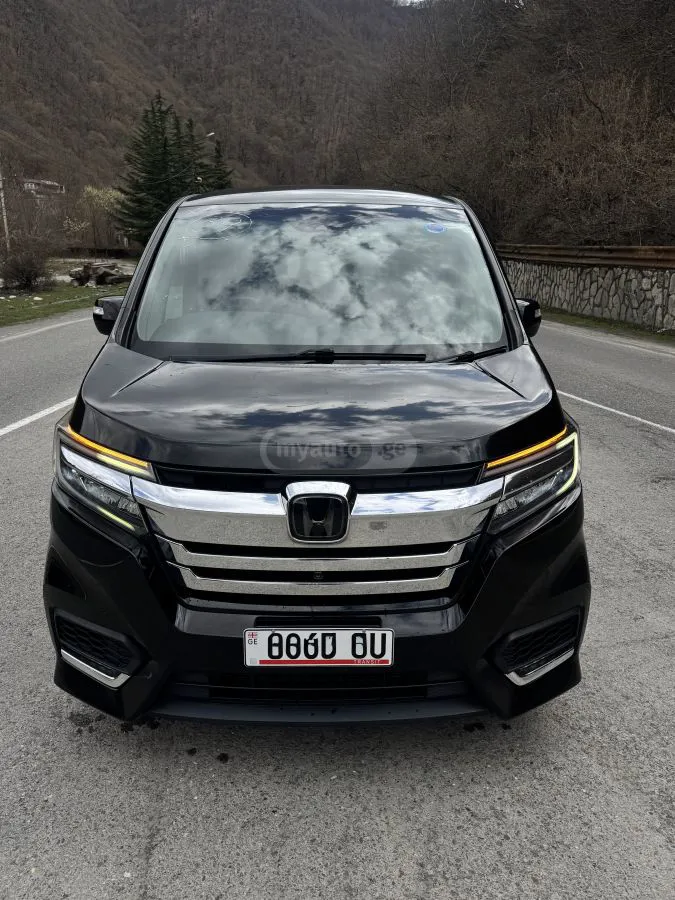 Honda Step Wagon - фото 1