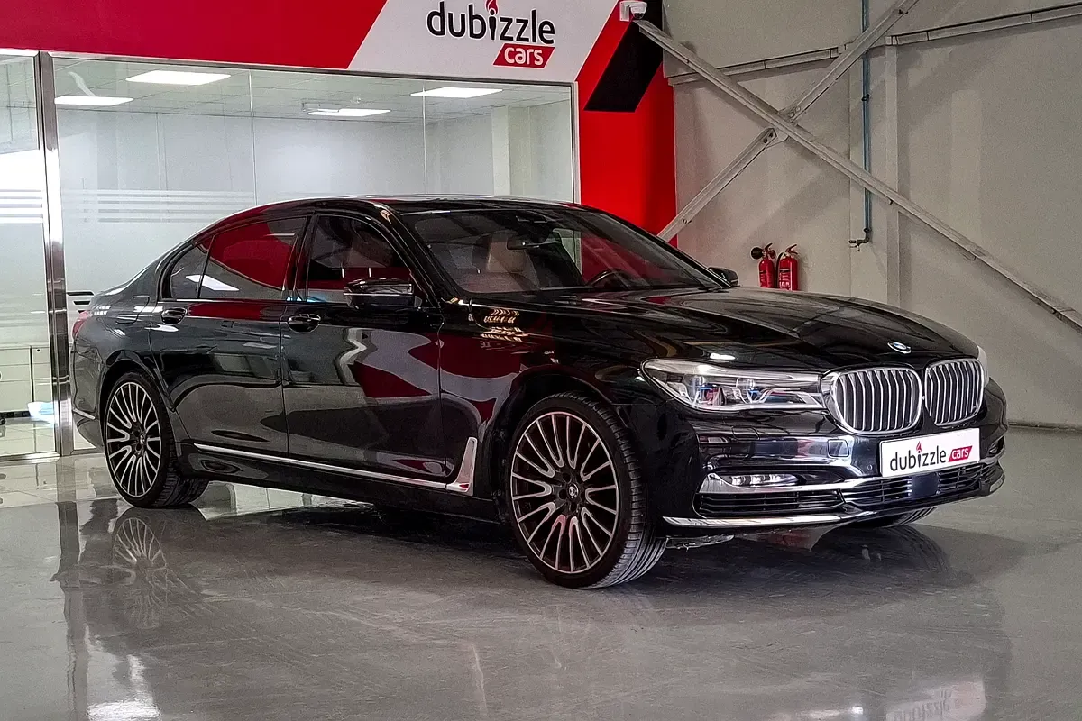 BMW 7-Series - фото 1