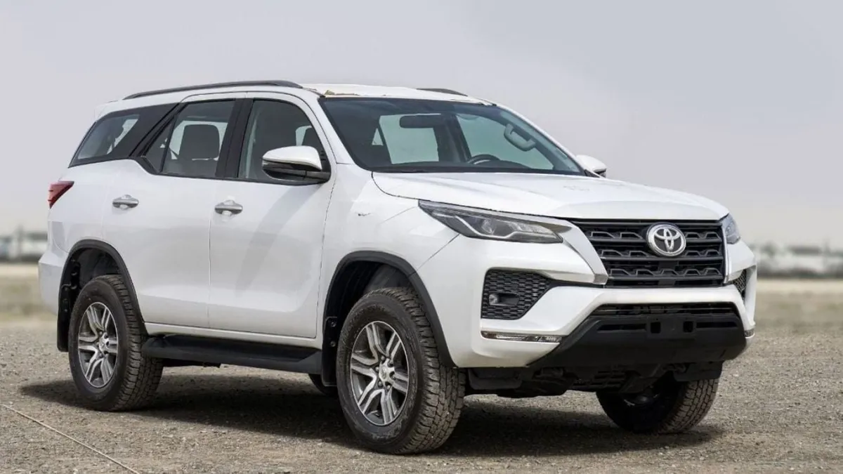 Toyota Fortuner - фото 1