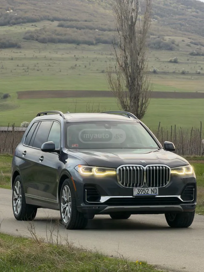 BMW X7 - фото 1