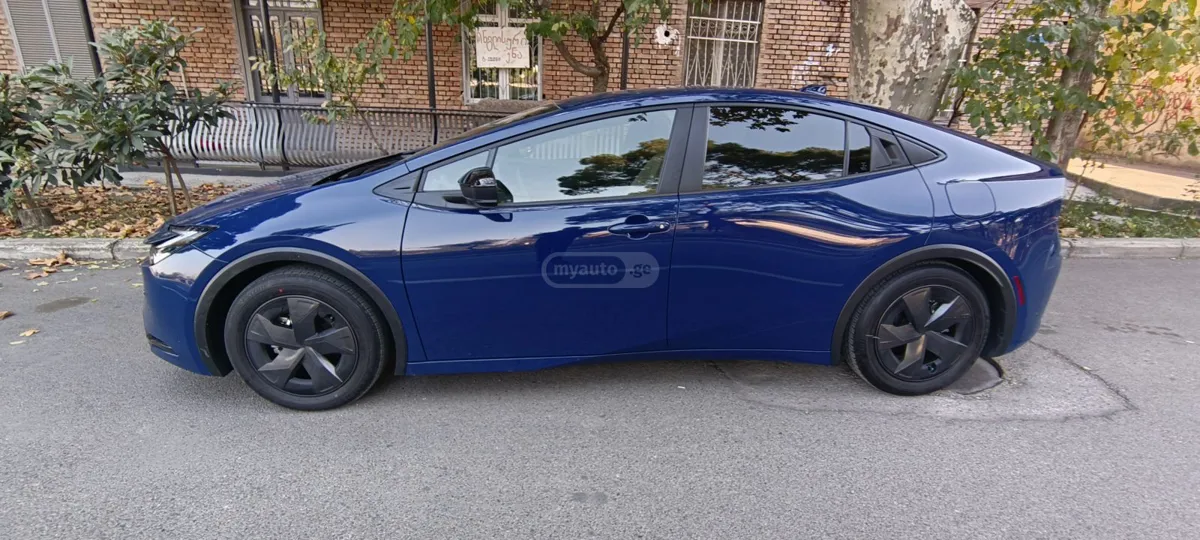 Toyota Prius - фото 1