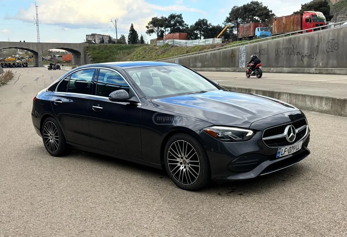 Mercedes-Benz C 300 - фото 1