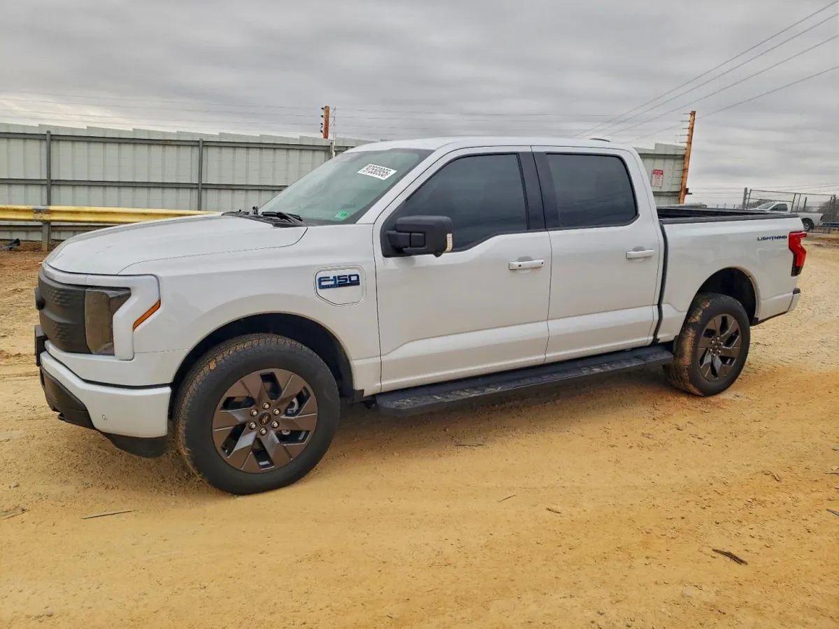 FORD F150 LIGHTNING XLT - фото 1
