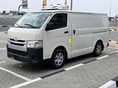 Toyota Hiace - фото 1