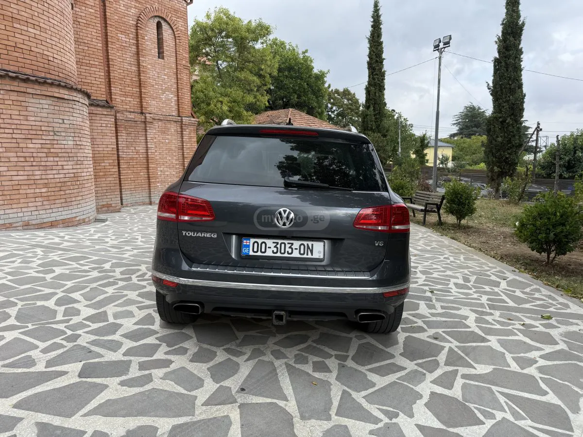 Volkswagen Touareg - фото 1
