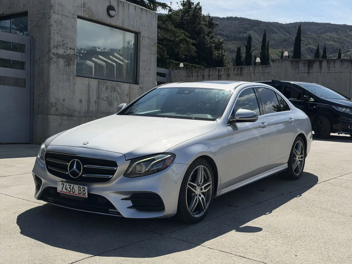 Mercedes-Benz E 300 - фото 1