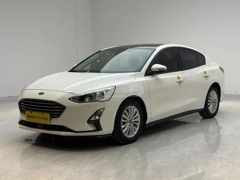 Ford Focus - фото 1