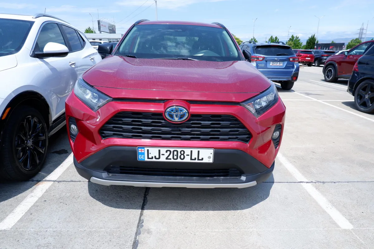 Toyota RAV 4 - фото 1
