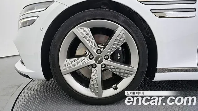 Genesis G80 - фото 1