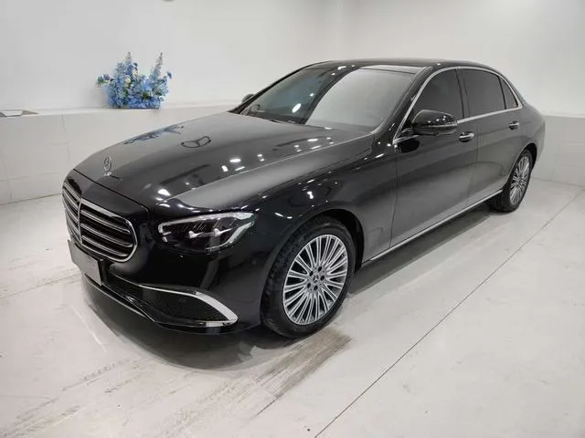 Mercedes-Benz E-Class - фото 1