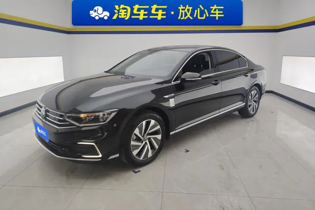 Volkswagen Magotan PHEV - фото 1