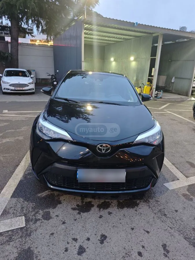 Toyota CHR - фото 1