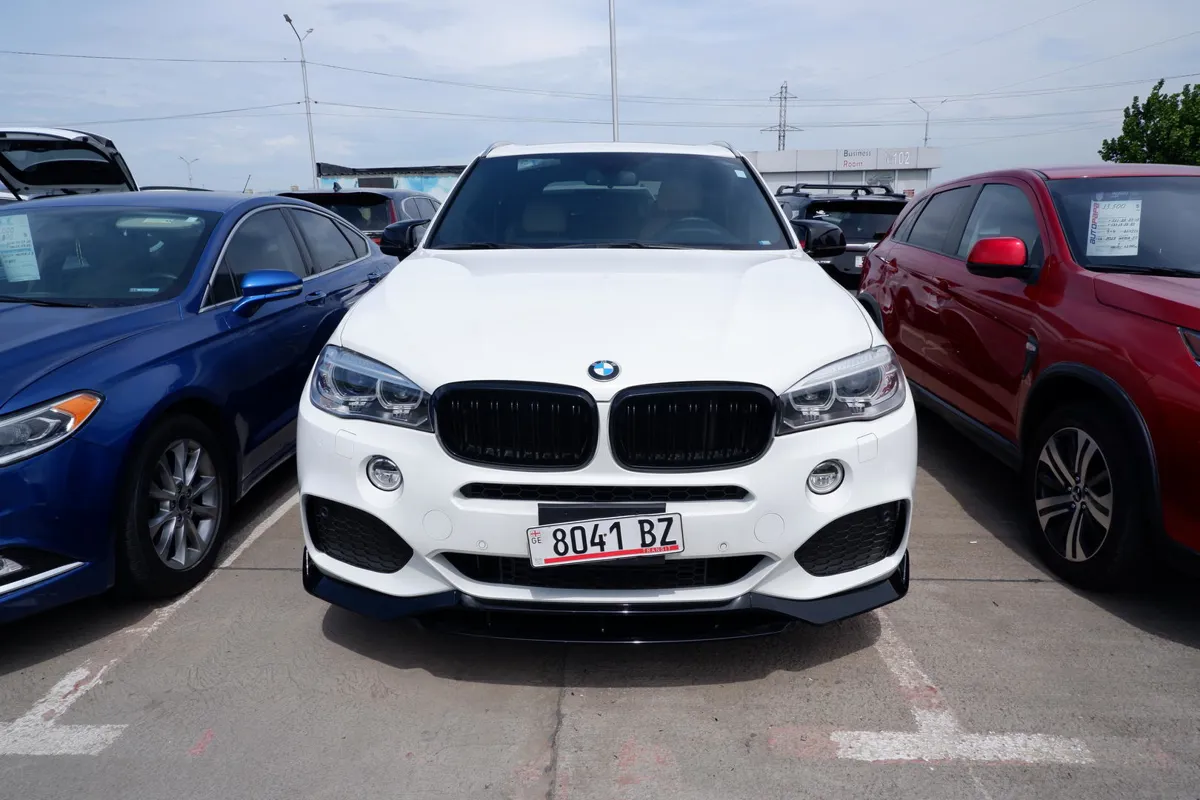 BMW X5 - фото 1
