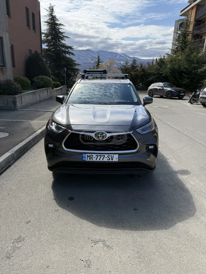 Toyota Highlander - фото 1