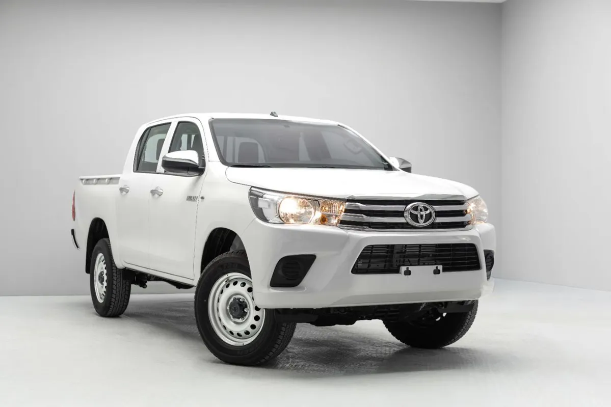 Toyota Hilux - фото 1