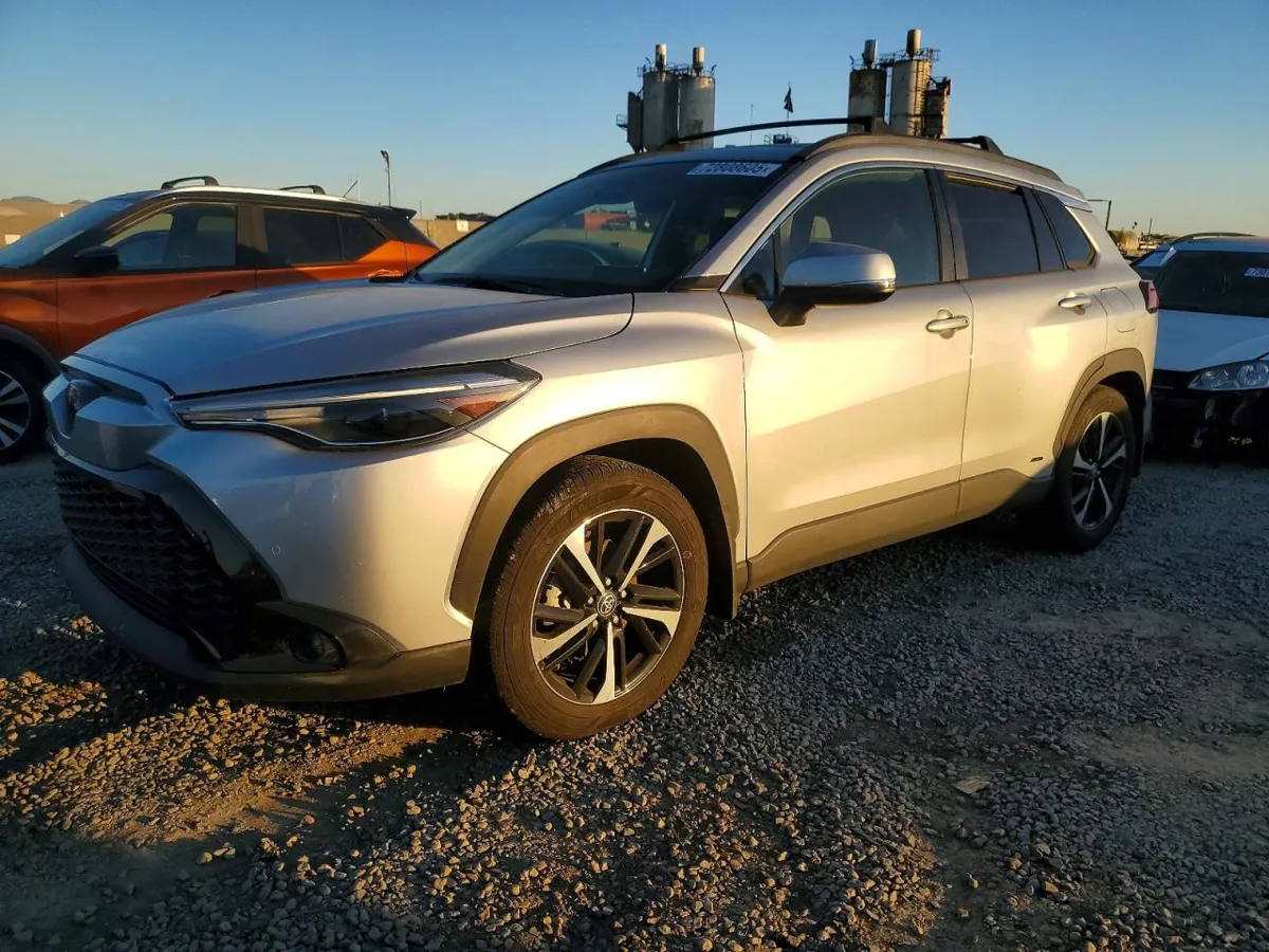 TOYOTA COROLLA CROSS - фото 1