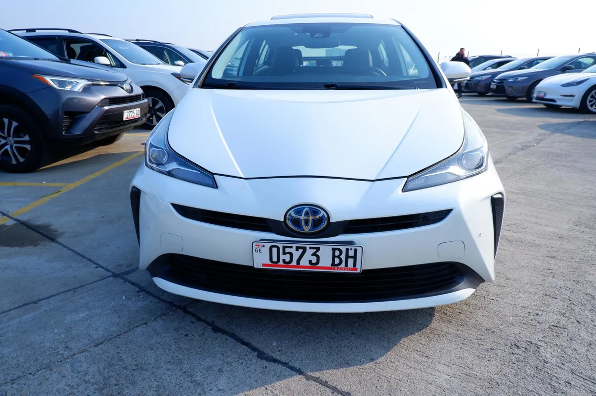 Toyota Prius - фото 1