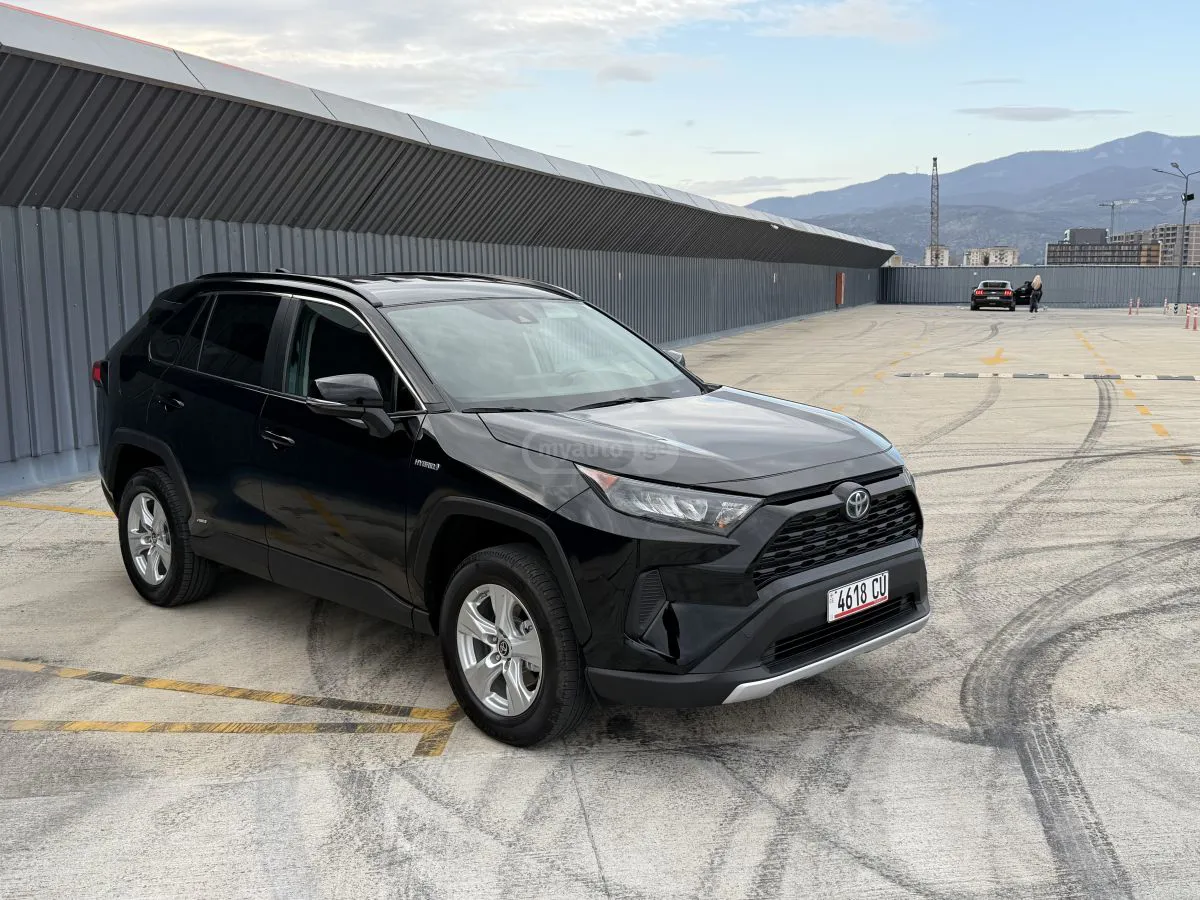 Toyota RAV 4 - фото 1