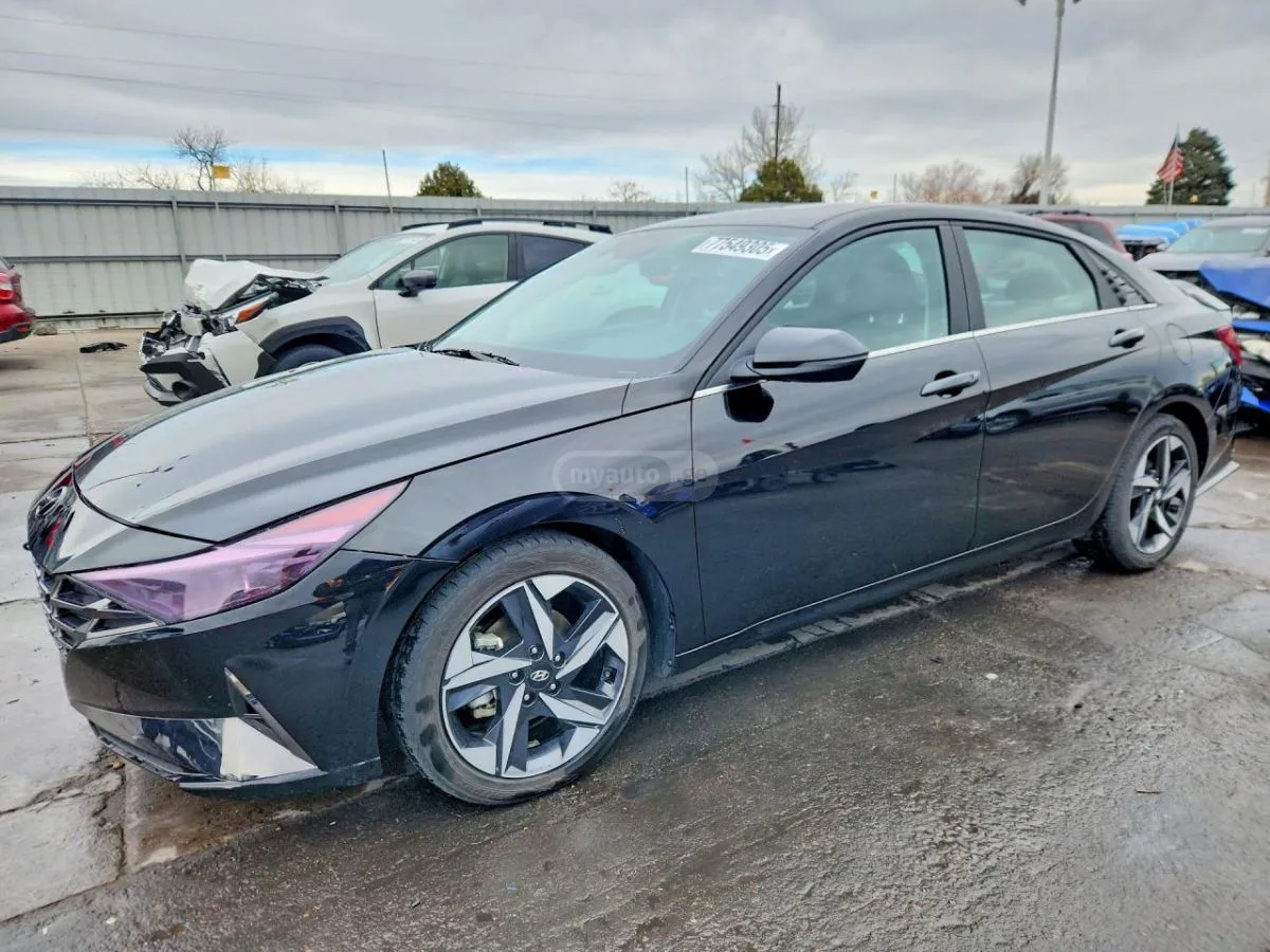 Hyundai Elantra - фото 1