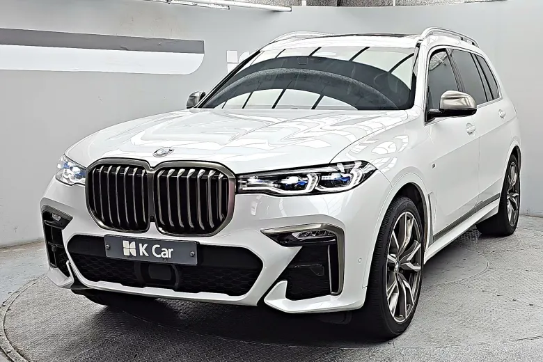 BMW X7 - фото 1