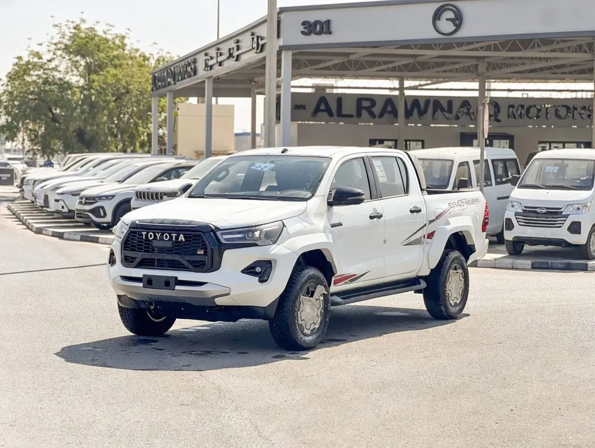 Toyota Hilux - фото 1