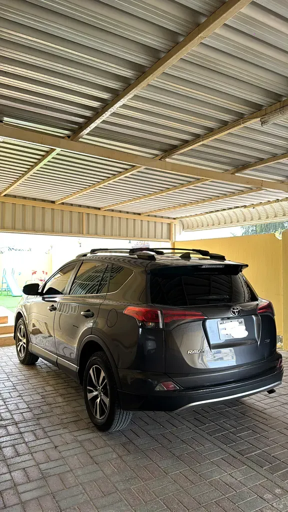 Toyota Rav 4 - фото 1