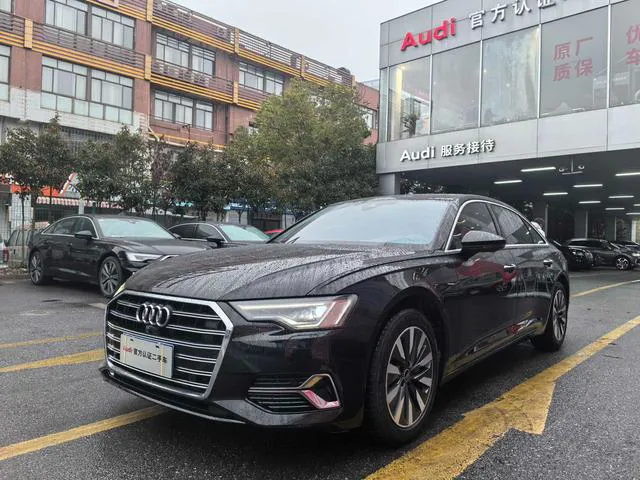 Audi A6L - фото 1